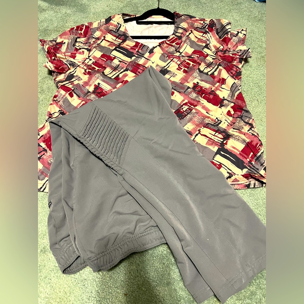 Jaanuu scrubs. Great shape from smoke free home! Top is 2XL, and bottoms are 1XL
